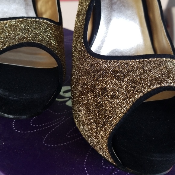 Heels - Picture 4 of 4